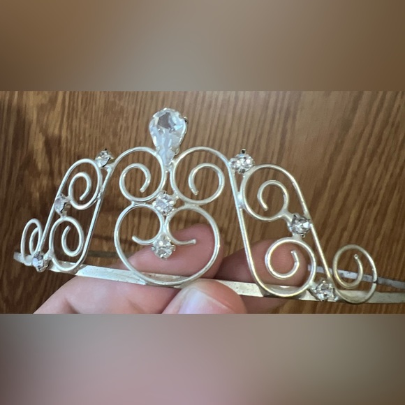 Wedding dress for sale. Includes veil and crown. - Picture 5 of 8